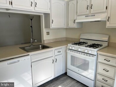 103A Harwood Ct unit 103A, Mount Laurel, NJ 08054 - photo 3