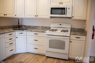 117 Crabapple Ln unit 322, Franklin Park, NJ 08823 - photo 3