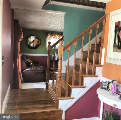 7320 Oakcrest Dr, New Carrollton, MD 20784 - photo 2