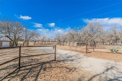 401 Trussell Dr, Springtown, TX 76082 - photo 3