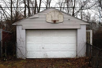 1 1/2 Car Garage