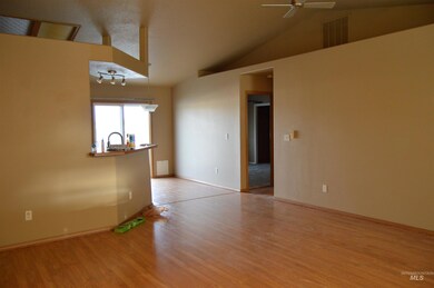 1704 S Woodland Dr, Nampa, ID 83686 - photo 3