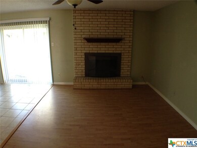 111 E Hogan Dr, Copperas Cove, TX 76522 - photo 3