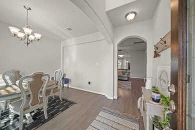 2165 Colonial St, Alvin, TX 77511 - photo 4