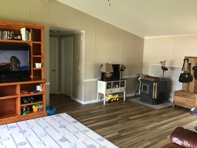 736 Fletcher Living2