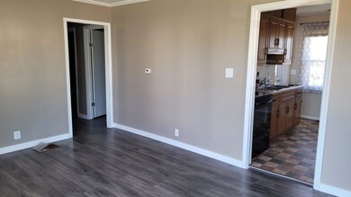 401 N Hull St, Fort Branch, IN 47648 - photo 4