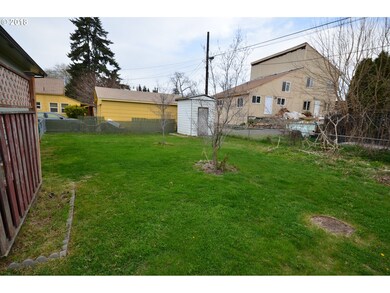 909 W 9th St, the Dalles, OR 97058 - photo 2