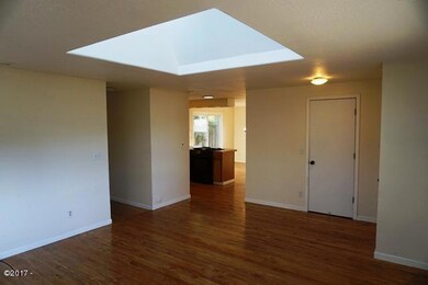 954 SE Jetty Ave, Lincoln City, OR 97367 - photo 6