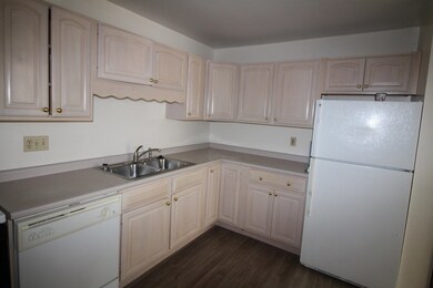 73 E Broadway unit T, Derry, NH 03038 - photo 3