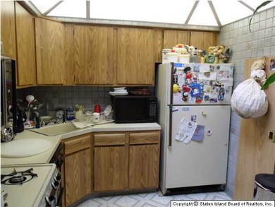 287 Ada Dr, Staten Island, NY 10314 - photo 4