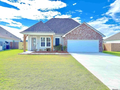 10462 Highcrest Dr, Denham Springs, LA 70706 - photo 2