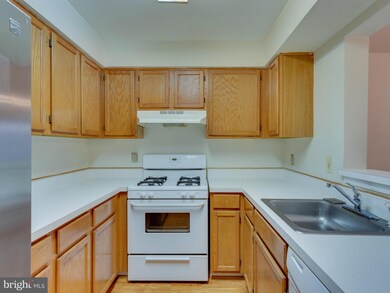 4011 Chetham Way unit 21, Woodbridge, VA 22192 - photo 2