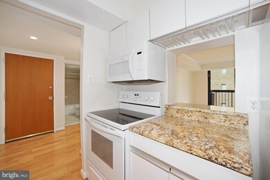 The Gibson unit 901, Washington, DC 20037 - photo 5