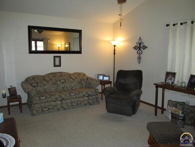 1240 SW Belle Ave, Topeka, KS 66604 - photo 3