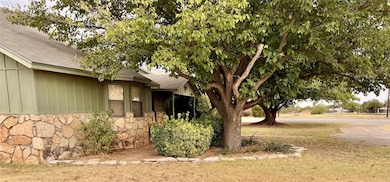 504 Loop Rd, Quanah, TX 79252 - photo 6