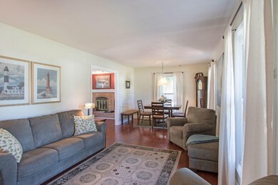 Living room/Dining area