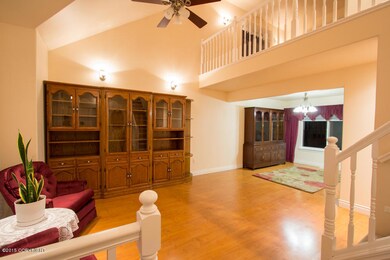 Vaulted ceilings!