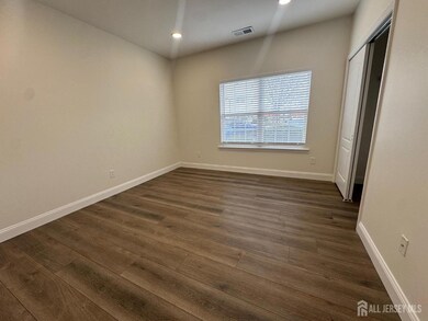 111 Frank Ct, South Plainfield, NJ 07080 - photo 4