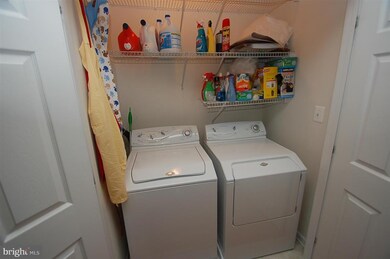 42808 Flannigan Terrace unit 13D, Chantilly, VA 20152 - photo 5