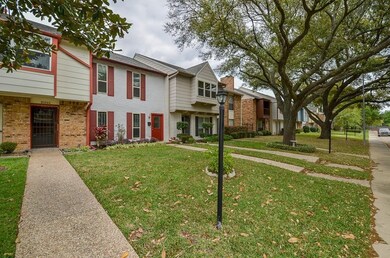 10290 Longmont Dr unit 40, Houston, TX 77042 - photo 2