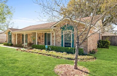 330 Dawn Hill Dr, Friendswood, TX 77546 - photo 3