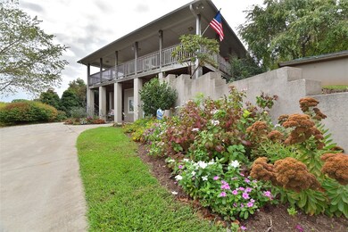 LUSCIOUS LAND SCAPING
