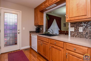 4722 SW 30th St, Topeka, KS 66614 - photo 6