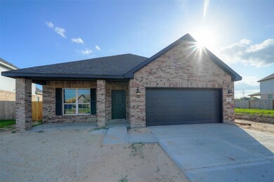 417 Chardonnay Dr, Alvin, TX 77511 - photo 2