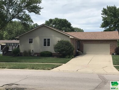 2039 Roundtable Rd, Sergeant Bluff, IA 51054 - photo 2