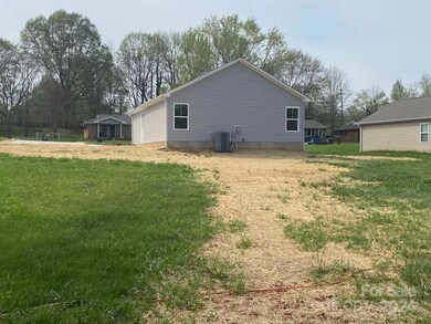 1015 Adams St, Statesville, NC 28677 - photo 2