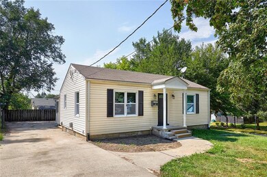 1330 E 33rd Ct, Des Moines, IA 50317 - photo 2