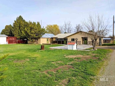 702 W Oregon Ave, Homedale, ID 83628 - photo 2