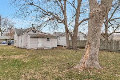 313 E Overton St, Tuscola, IL 61953 - photo 3