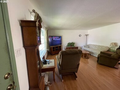 417 Placer St, Rogue River, OR 97537 - photo 3