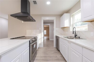 Beautiful kitchen, with new appliances and quartz