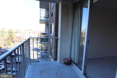 Hunting Creek Club unit 612, Alexandria, VA 22303 - photo 7