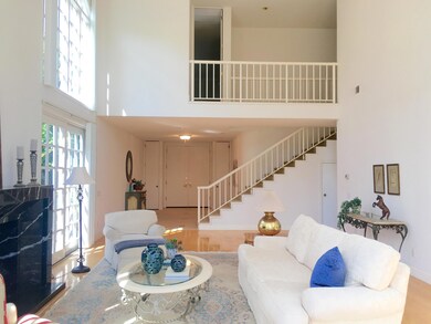 Living Room_Entry