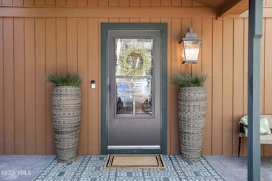 3115_booth_falls_b_exterior_entry