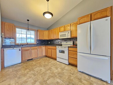 75 Crown Pte Curve, Hudson, WI 54016 - photo 5