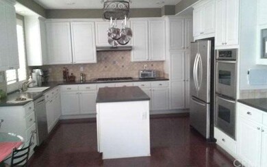 GOURMET KITCHEN W/ CENTER ISLAND 