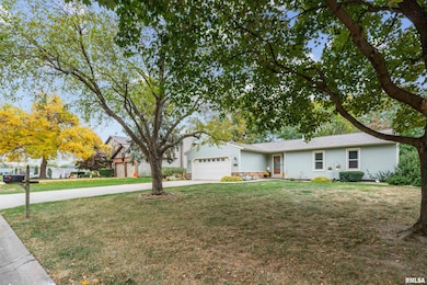 2321 E 47th St, Davenport, IA 52807 - photo 2