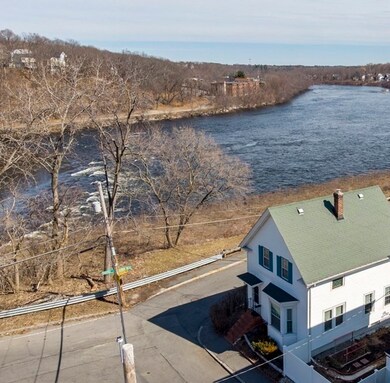 344 Stackpole St, Lowell, MA 01852 - photo 3