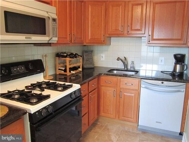 817 Crescent Dr, Glenolden, PA 19036 - photo 2