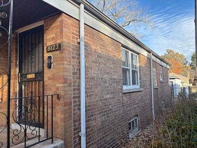 8123 S Kingston Ave, Chicago, IL 60617 - photo 4