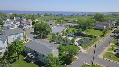 Nearby the Beach and Scholar Park