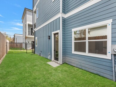 948 Fisher St unit C, Houston, TX 77018 - photo 4