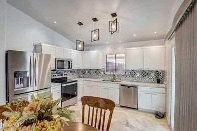 16-web-or-mls-W 6th Ave-016