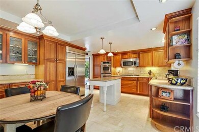 Rich earth tone finishes from the travertine floor