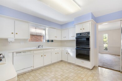 1063 Richelieu Ln, Houston, TX 77018 - photo 3