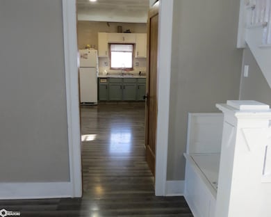 611 Broadway St, Brooklyn, IA 52211 - photo 4